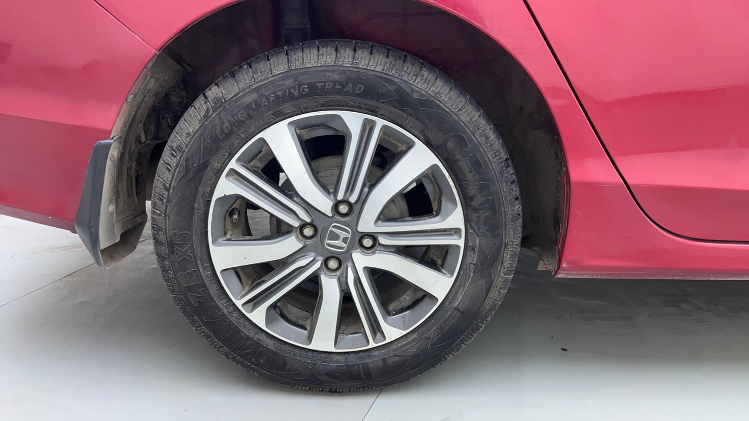 Used 2021 Honda City 4th Generation SV Petrol Petrol Manual tyres RIGHT REAR TYRE RIM VIEW