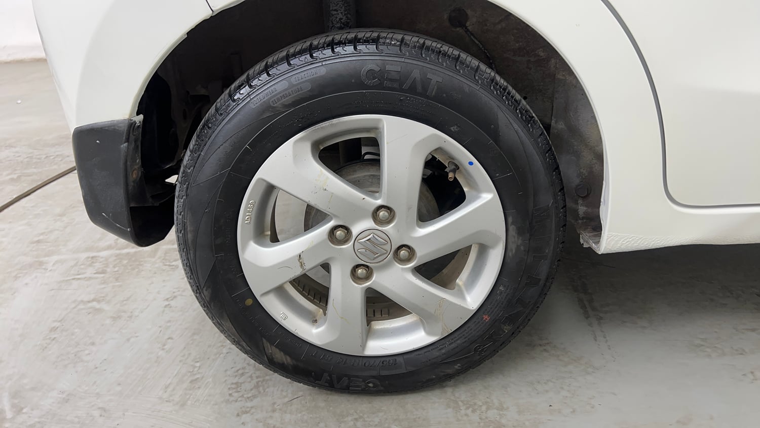 Used 2017 Maruti Suzuki Celerio ZXi Opt Petrol Manual tyres RIGHT REAR TYRE RIM VIEW