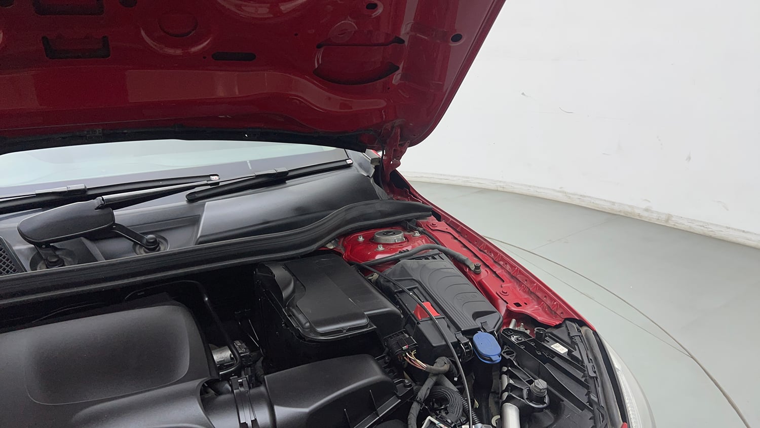 Used 2019 Mercedes-Benz GLA 200 Urban Edition Petrol Automatic engine ENGINE LEFT SIDE HINGE & APRON VIEW