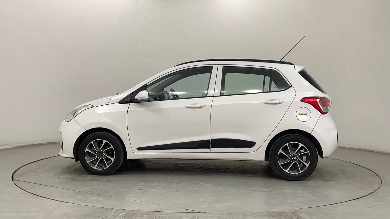 Used 2018 Hyundai Grand i10 Sportz (O) AT 1.2 Kappa VTVT Petrol Automatic exterior LEFT SIDE VIEW