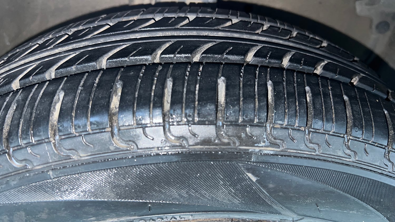 Used 2016 Maruti Suzuki Celerio ZXi AMT Petrol Automatic tyres RIGHT FRONT TYRE TREAD VIEW