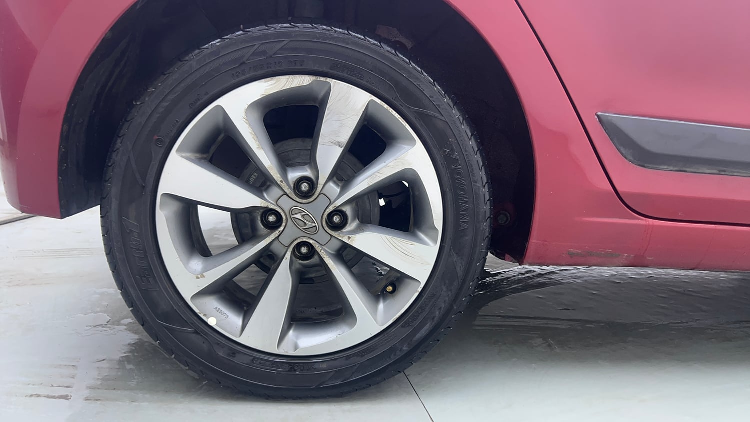 Used 2015 Hyundai Elite i20 Asta 1.2 Petrol Manual tyres RIGHT REAR TYRE RIM VIEW
