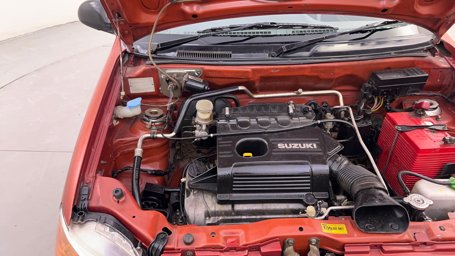 Used 2013 Maruti Suzuki Alto K10 VXi Petrol Manual engine ENGINE RIGHT SIDE HINGE & APRON VIEW