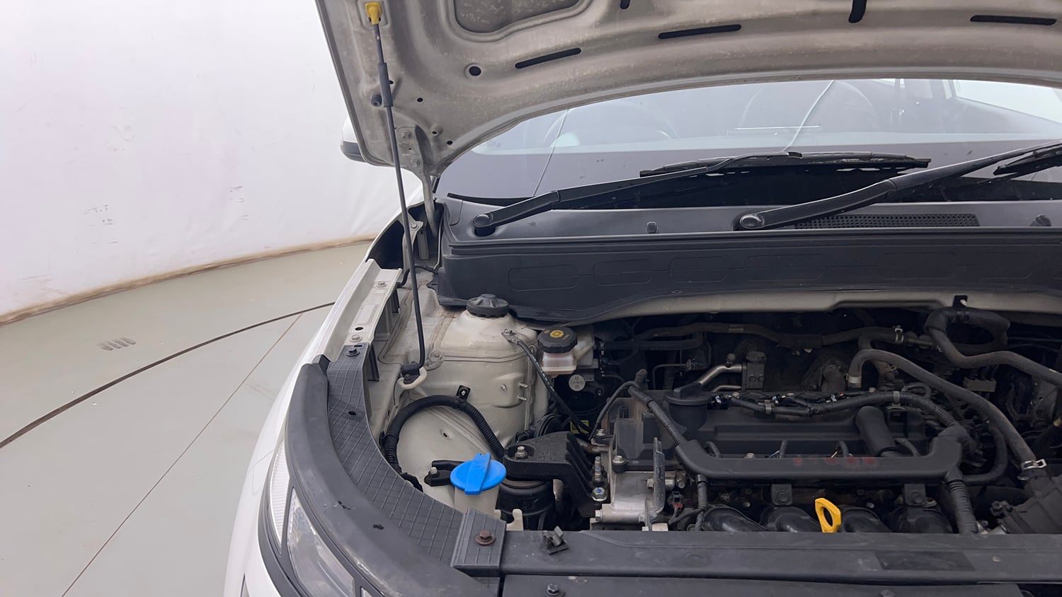 Used 2022 Hyundai Venue SX 1.2 Petrol Petrol Manual engine ENGINE RIGHT SIDE HINGE & APRON VIEW