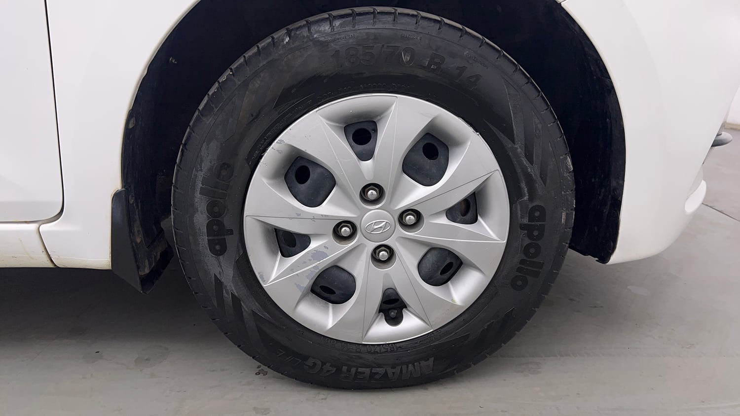 Used 2019 Hyundai Elite i20 Magna Plus 1.2 Petrol Manual tyres RIGHT FRONT TYRE RIM VIEW