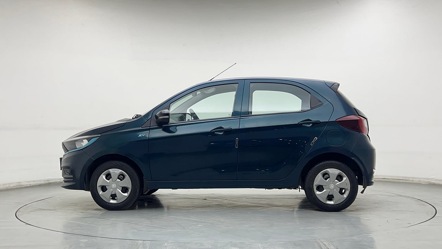 Used 2024 Tata Tiago EV XT Medium Range Electric Automatic exterior LEFT SIDE VIEW