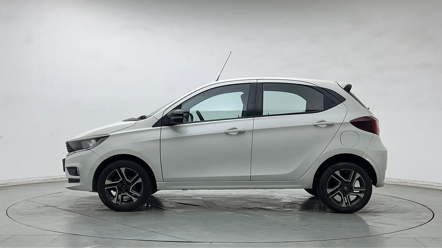 Used 2020 Tata Tiago XZA Plus Petrol Automatic exterior LEFT SIDE VIEW