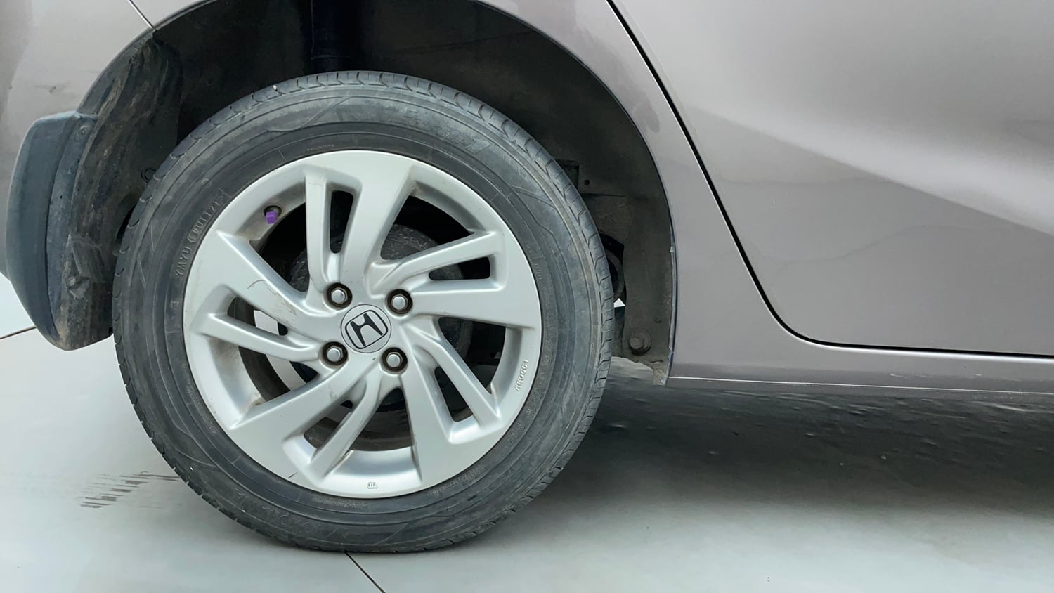 Used 2016 Honda Jazz V AT Petrol Petrol Automatic tyres RIGHT REAR TYRE RIM VIEW