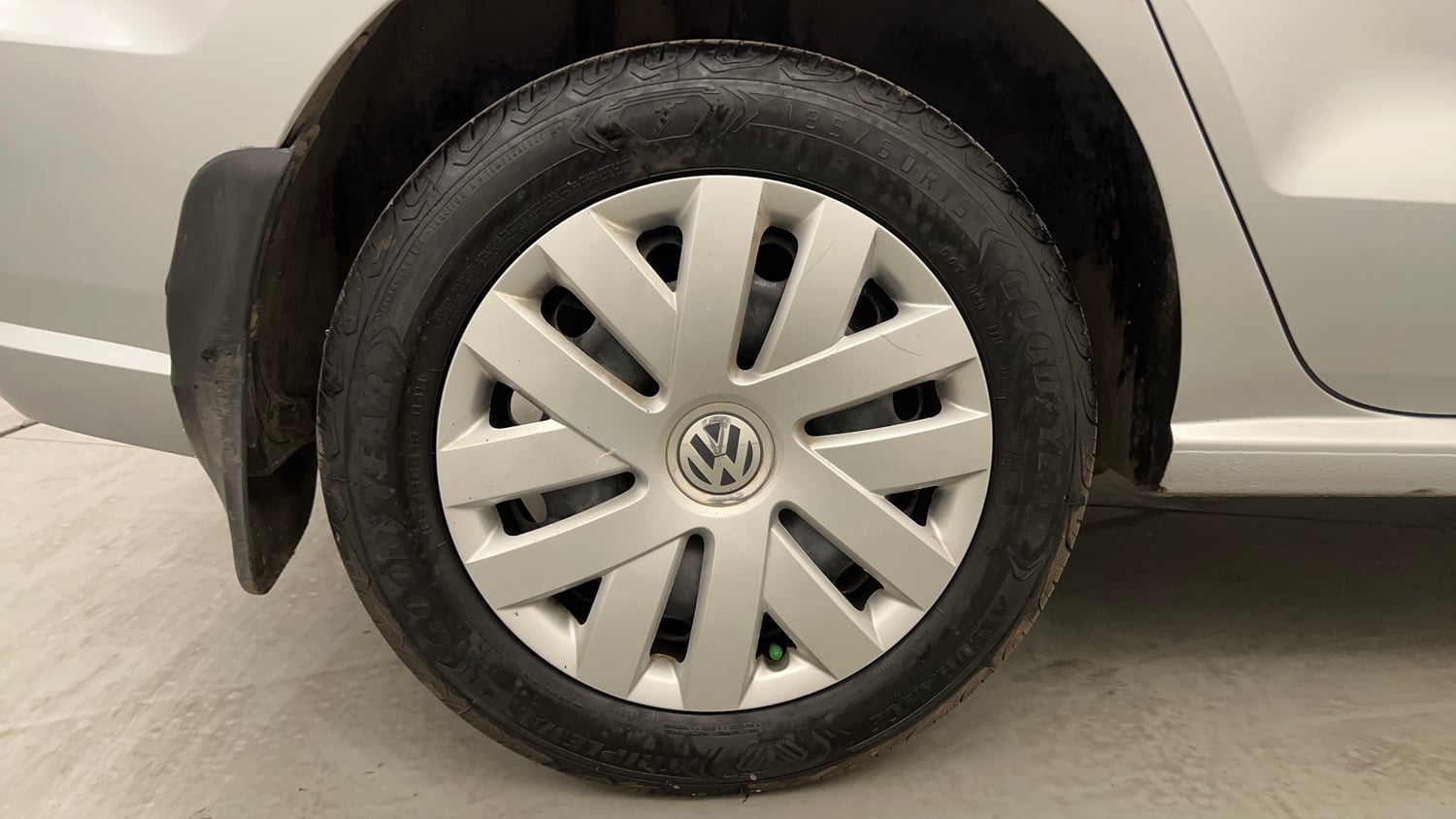 Used 2018 Volkswagen Ameo Comfortline 1.2L (P) Petrol Manual tyres RIGHT REAR TYRE RIM VIEW