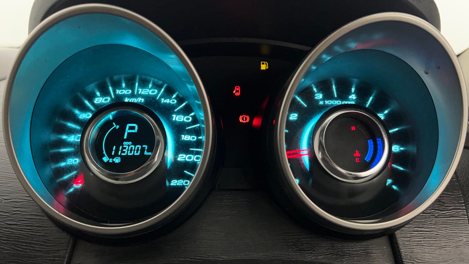 Used 2018 Mahindra XUV500 W7 AT Diesel Automatic interior CLUSTERMETER VIEW