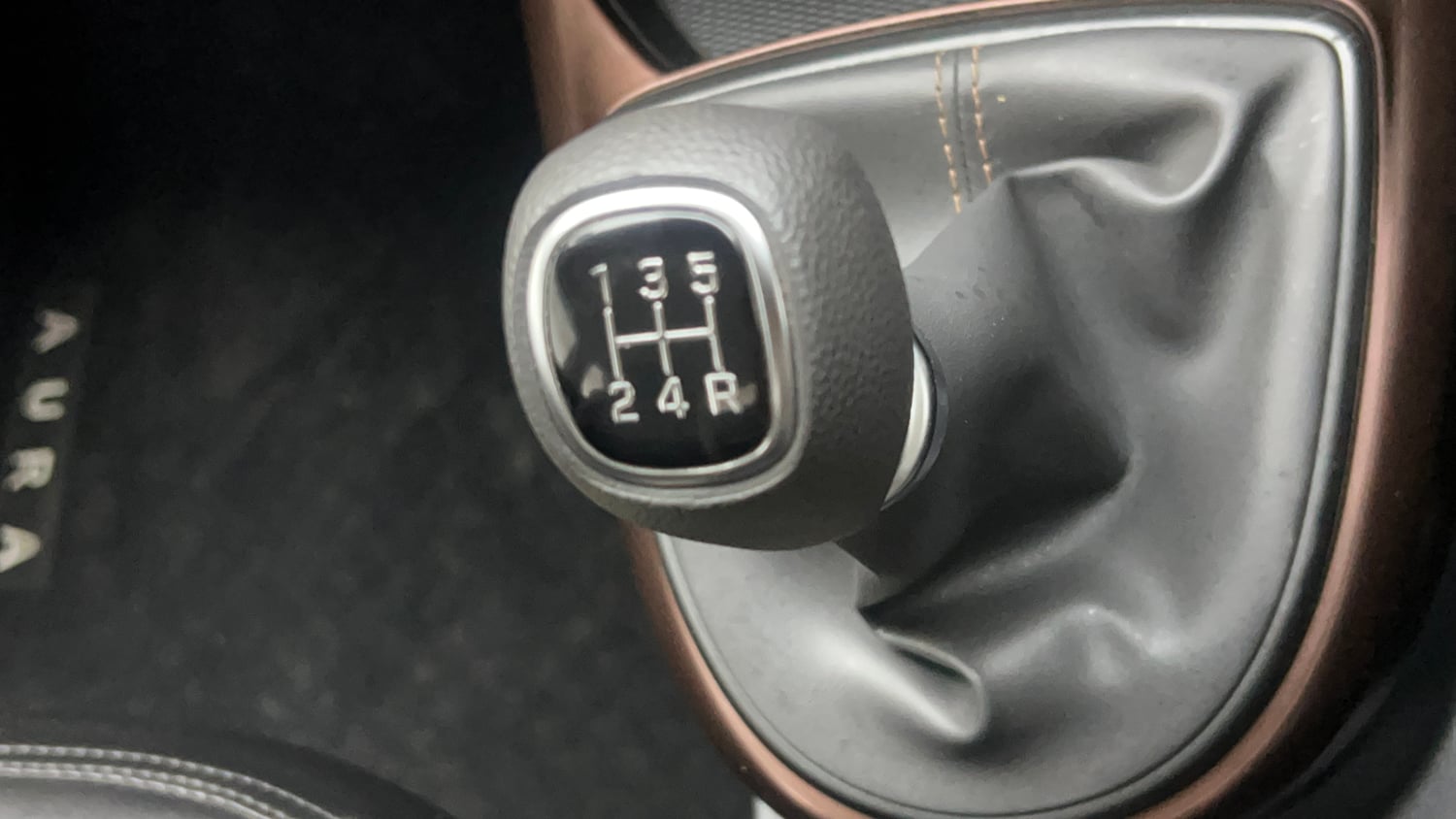 Used 2023 Hyundai Aura SX 1.2 Petrol Petrol Manual interior GEAR  KNOB VIEW