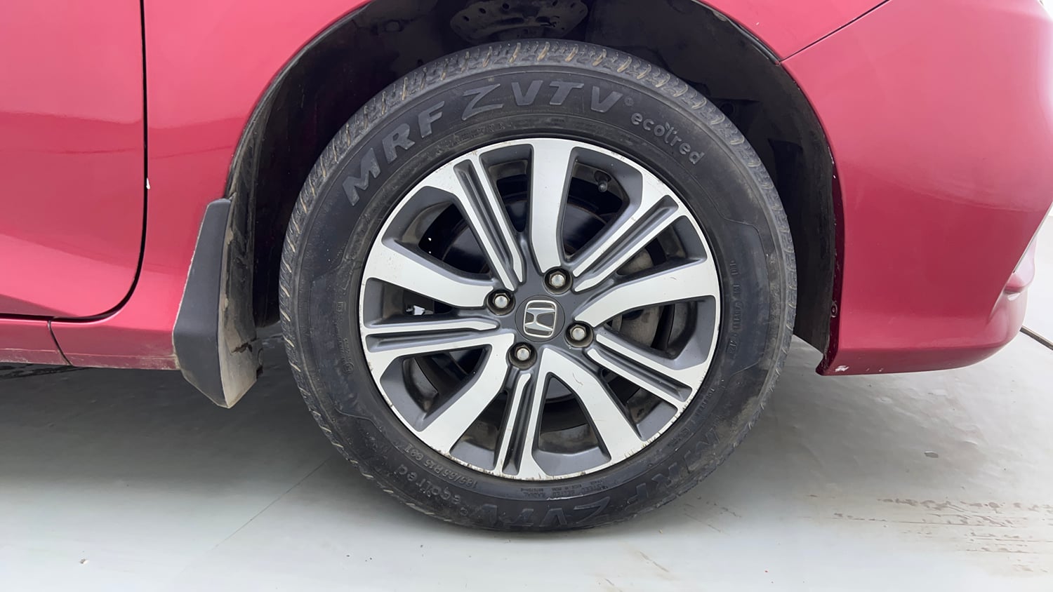Used 2021 Honda City 4th Generation SV Petrol Petrol Manual tyres RIGHT FRONT TYRE RIM VIEW