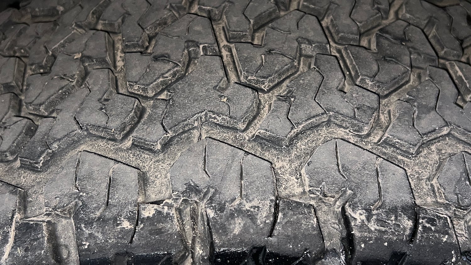 Used 2022 mahindra Thar LX Hard Top Petrol AT 4WD Petrol Automatic tyres RIGHT REAR TYRE TREAD VIEW