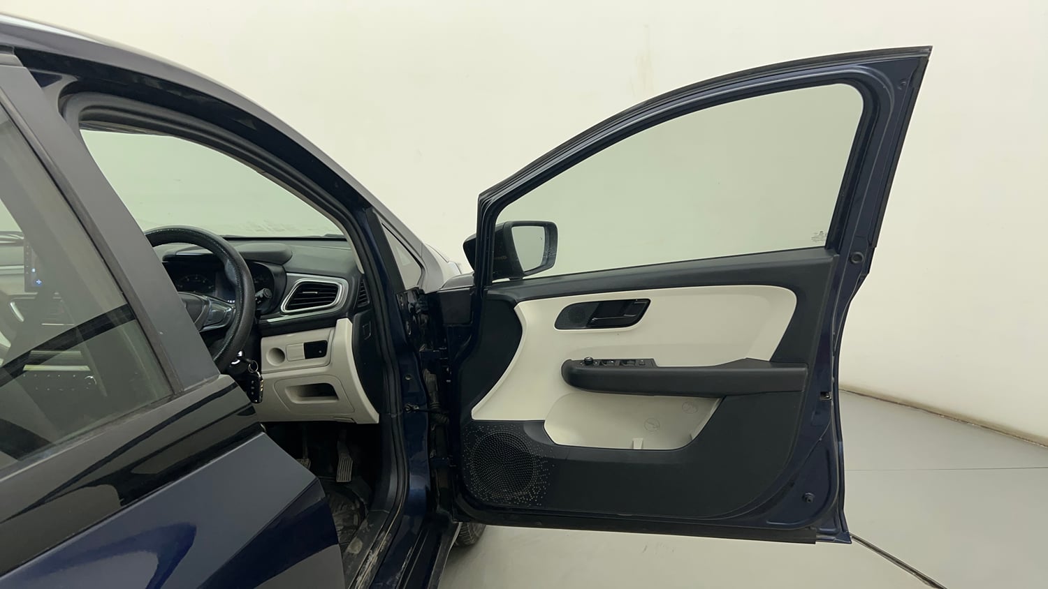 Used 2024 Tata Altroz XM Petrol Petrol Manual interior RIGHT FRONT DOOR OPEN VIEW