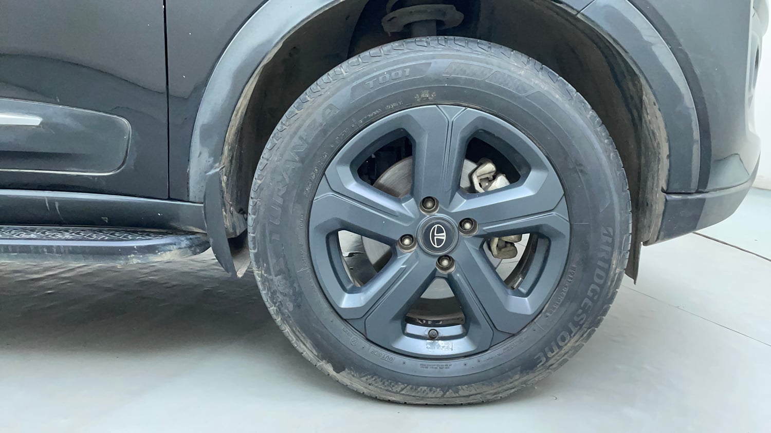 Used 2022 Tata Nexon XZA Plus (Premium) Dark Edition Petrol Automatic tyres RIGHT FRONT TYRE RIM VIEW