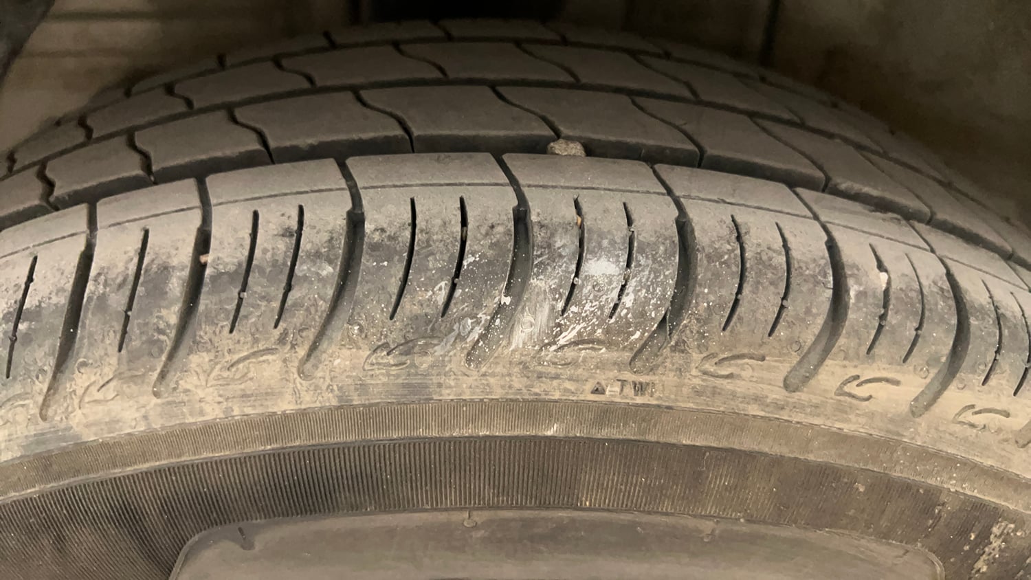 Used 2020 Hyundai Elite i20 Sportz Plus 1.2 Petrol Manual tyres RIGHT REAR TYRE TREAD VIEW