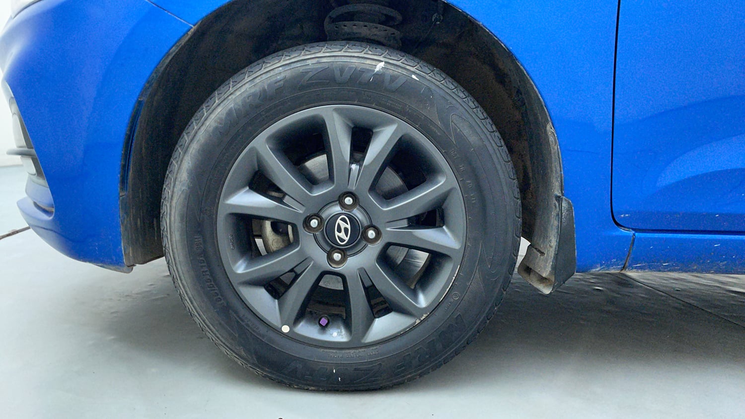Used 2019 Hyundai Elite i20 Sportz Plus 1.2 CVT Petrol Automatic tyres LEFT FRONT TYRE RIM VIEW