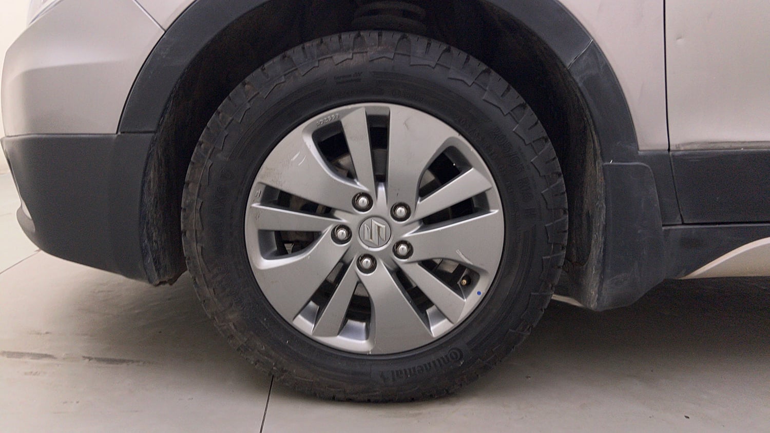 Used 2016 Maruti Suzuki S-Cross Zeta 1.3 Diesel Manual tyres LEFT FRONT TYRE RIM VIEW