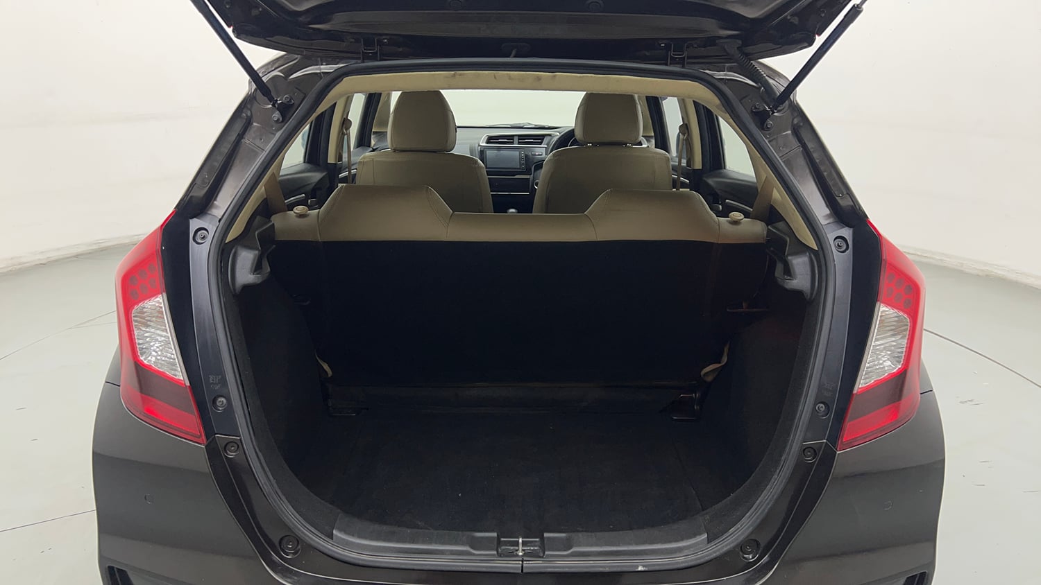 Used 2022 Honda Jazz ZX CVT Petrol Automatic interior DICKY INSIDE VIEW