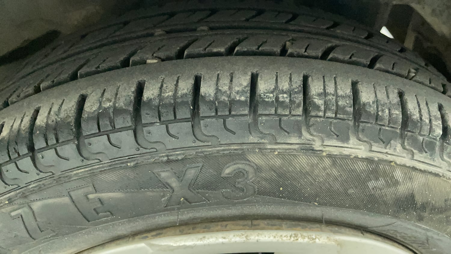 Used 2015 Hyundai Eon Magna + Petrol Manual tyres LEFT REAR TYRE TREAD VIEW