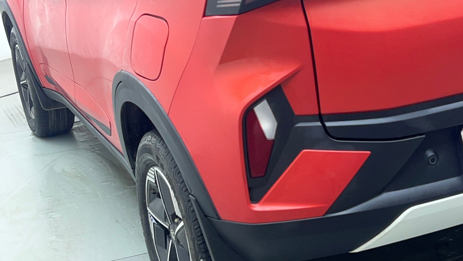 Used 2024 Tata Nexon Creative Plus 1.2 Revotron Petrol 6MT Petrol Manual dents MINOR SCRATCH