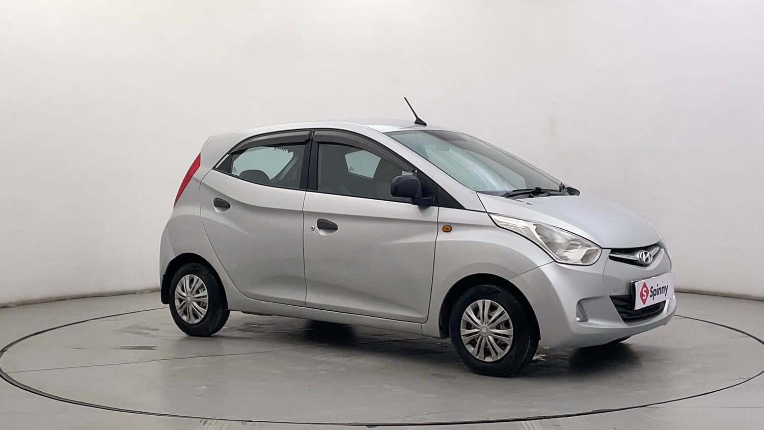 Used 2016 Hyundai Eon Era + Petrol Manual exterior RIGHT FRONT CORNER VIEW