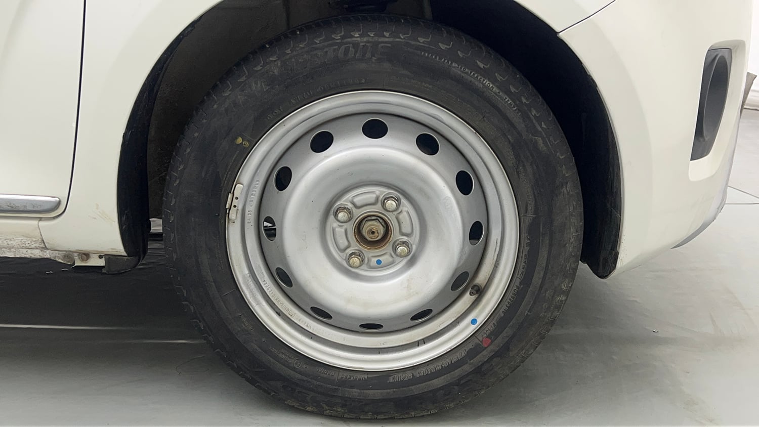 Used 2024 Maruti Suzuki Ignis Sigma 1.2 MT Petrol Manual tyres RIGHT FRONT TYRE RIM VIEW