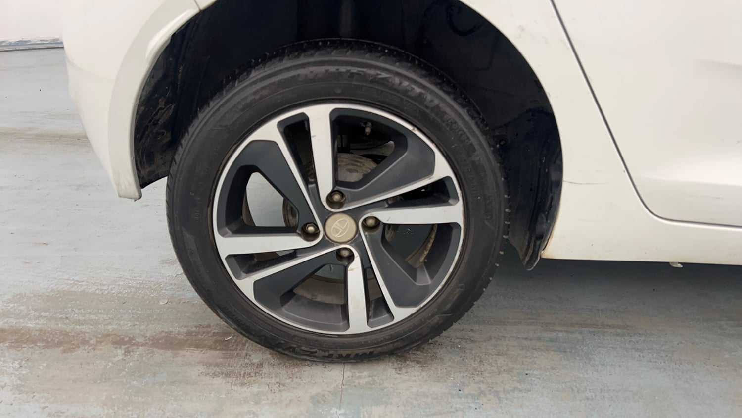 Used 2021 Tata Altroz XZ Plus i-Turbo Petrol Petrol Manual tyres RIGHT REAR TYRE RIM VIEW