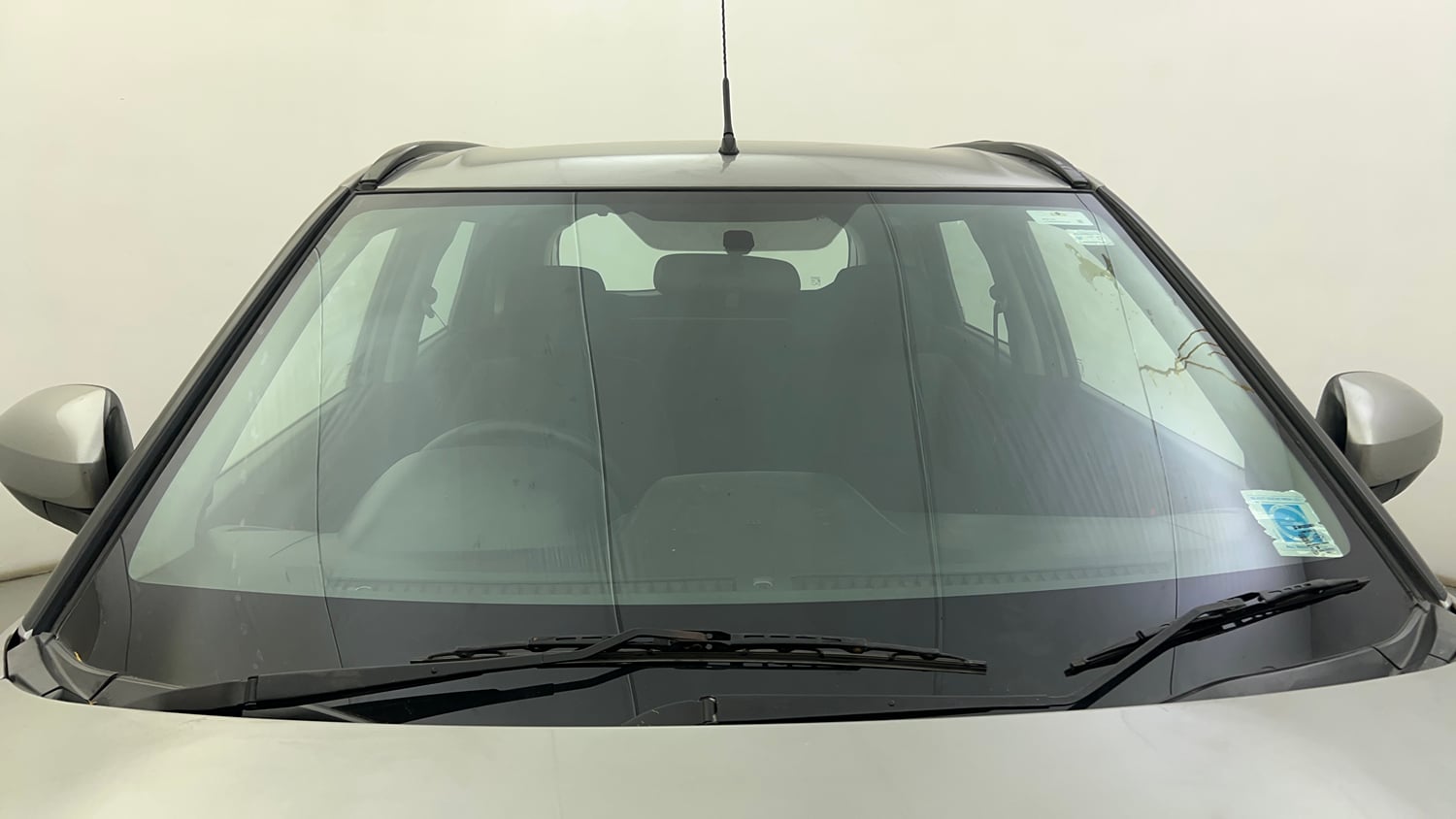 Used 2017 Maruti Suzuki Vitara Brezza [2016-2020] VDi Diesel Manual exterior FRONT WINDSHIELD VIEW