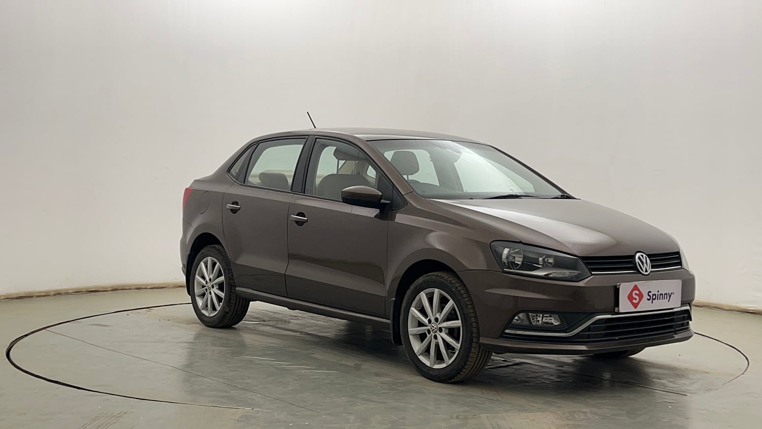 Used 2018 Volkswagen Ameo Highline1.2L Plus (P) 16 Alloy Petrol Manual exterior RIGHT FRONT CORNER VIEW