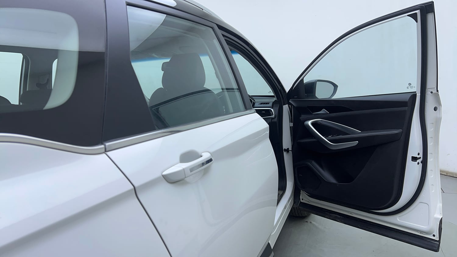 Used 2020 MG Motors Hector Sharp 2.0 Diesel Dual Tone Diesel Manual interior RIGHT FRONT DOOR OPEN VIEW