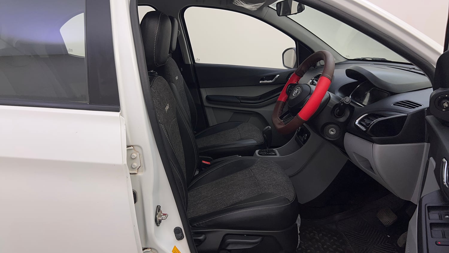 Used 2022 Tata Tiago XZA Plus Petrol Automatic interior RIGHT SIDE FRONT DOOR CABIN VIEW