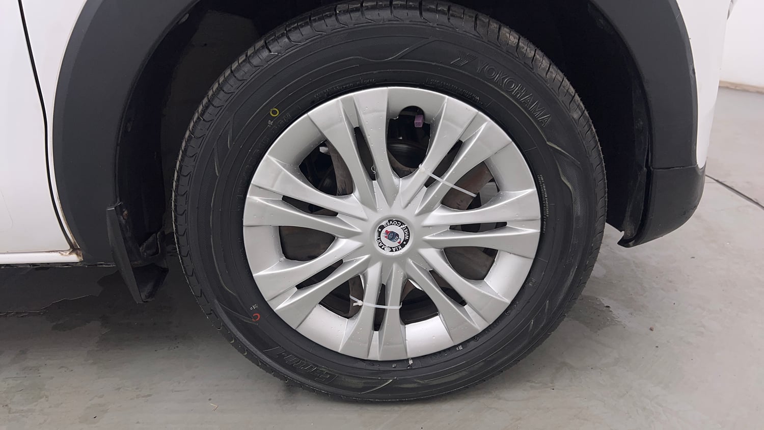 Used 2020 Renault Triber RXZ EASY-R AMT Petrol Automatic tyres RIGHT FRONT TYRE RIM VIEW