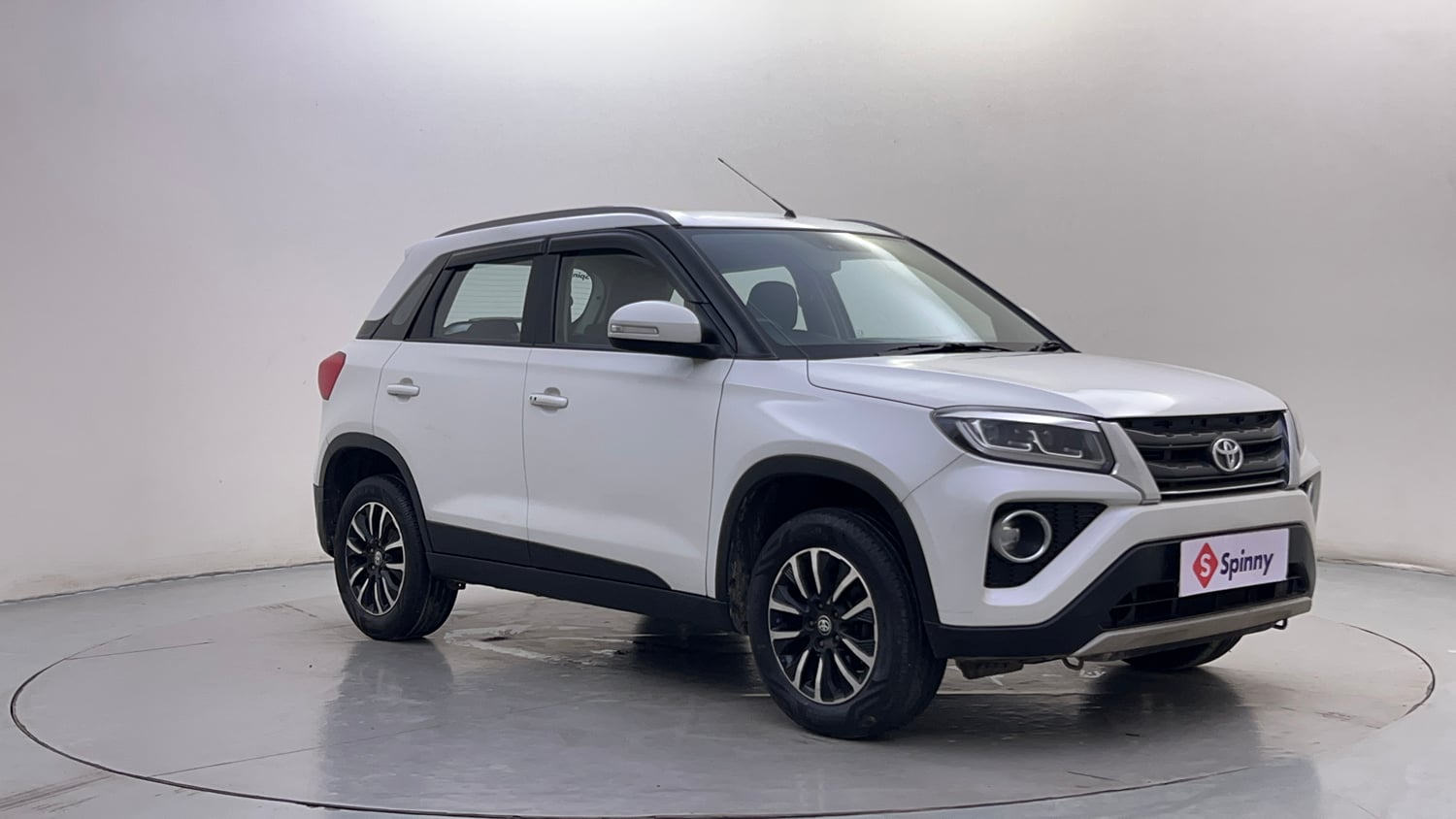 Used 2021 Toyota Urban Cruiser Premium Grade AT Petrol Automatic exterior RIGHT FRONT CORNER VIEW