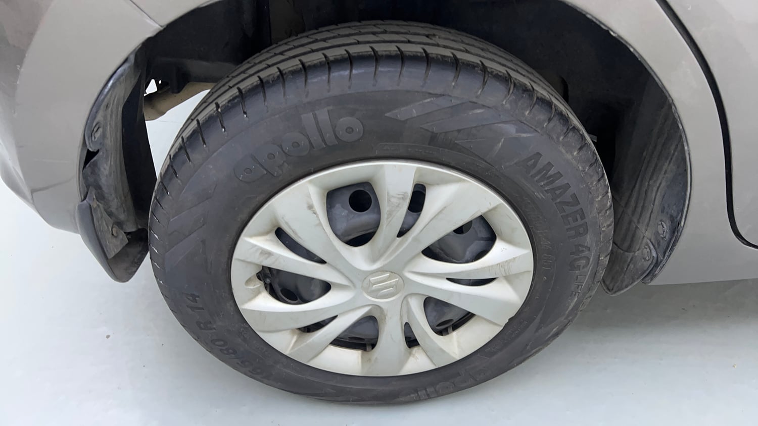 Used 2022 Maruti Suzuki Swift VXi Petrol Manual tyres RIGHT REAR TYRE RIM VIEW