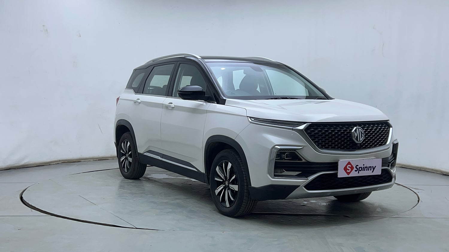 Used 2020 MG Motors Hector Sharp 2.0 Diesel Dual Tone Diesel Manual exterior RIGHT FRONT CORNER VIEW