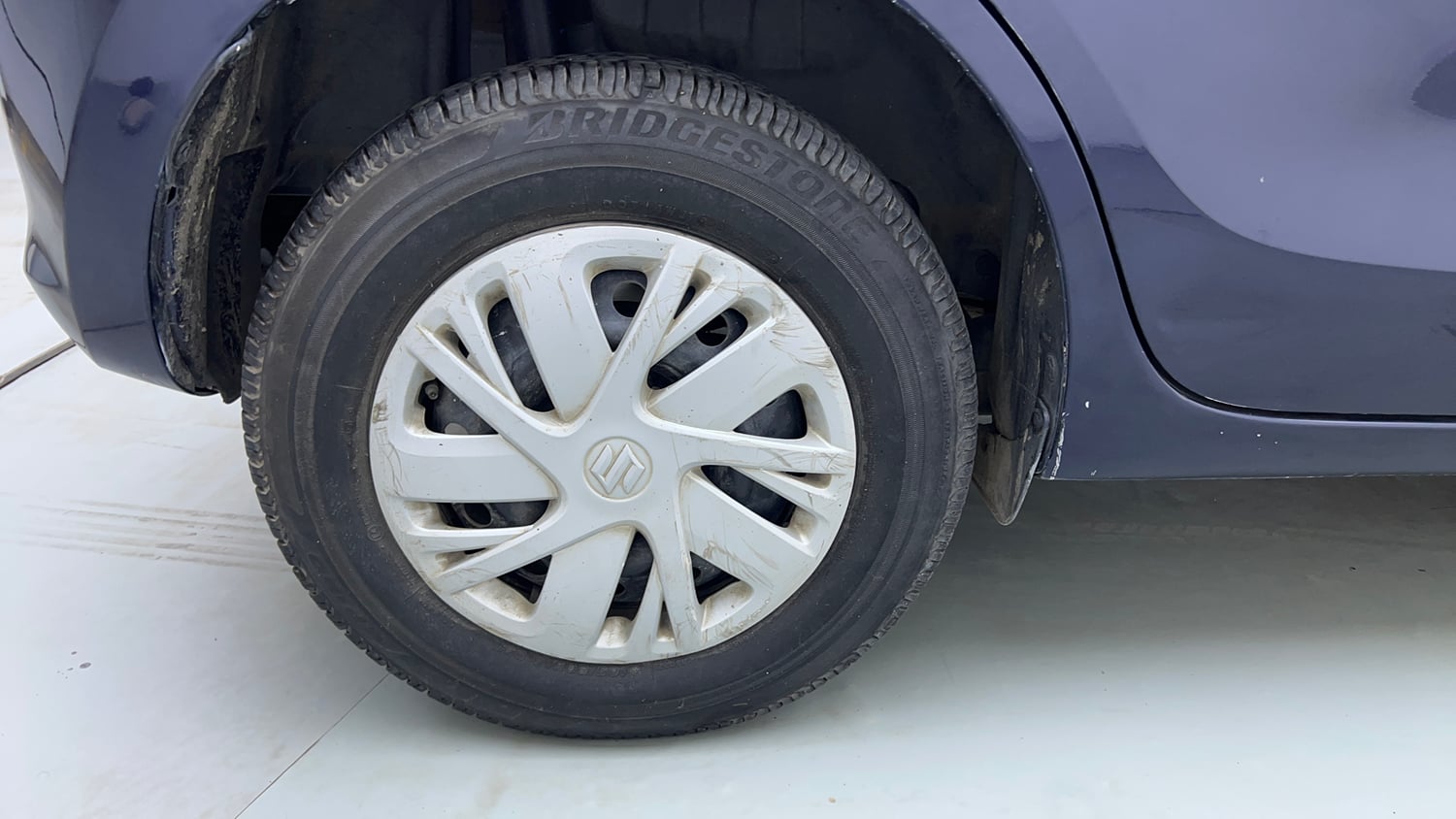 Used 2019 Maruti Suzuki Swift VXi AMT Petrol Automatic tyres RIGHT REAR TYRE RIM VIEW