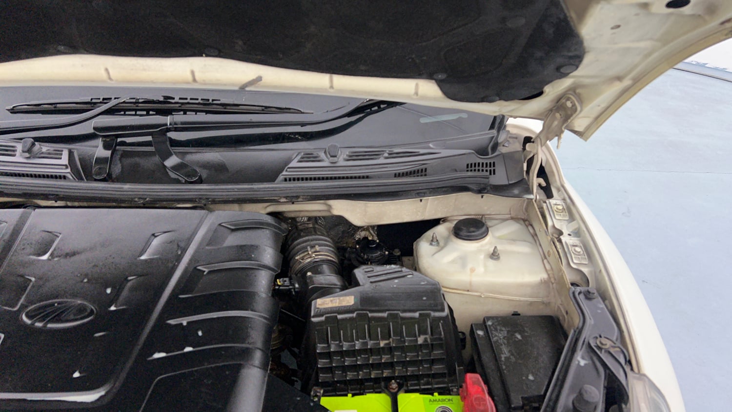Used 2018 Mahindra XUV500 W7 AT Diesel Automatic engine ENGINE LEFT SIDE HINGE & APRON VIEW