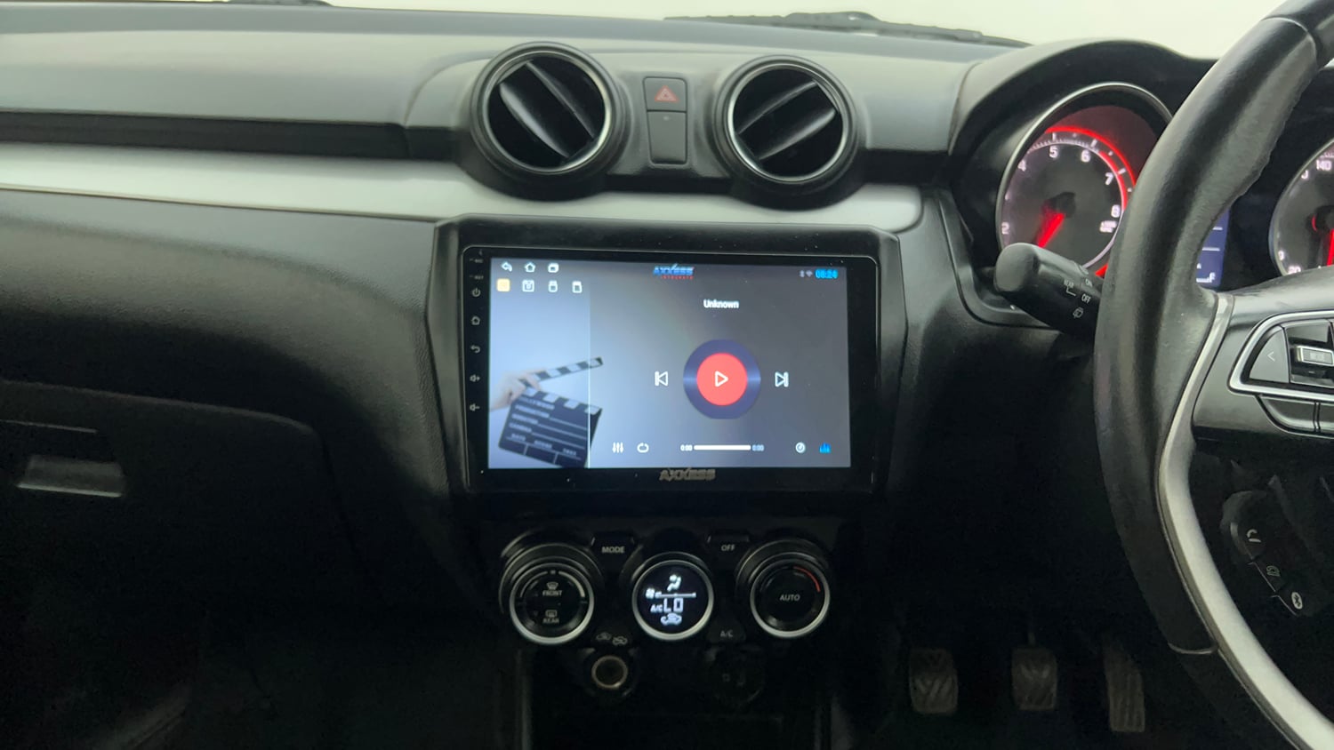 Used 2019 Maruti Suzuki Swift ZXi Petrol Manual interior MUSIC SYSTEM & AC CONTROL VIEW