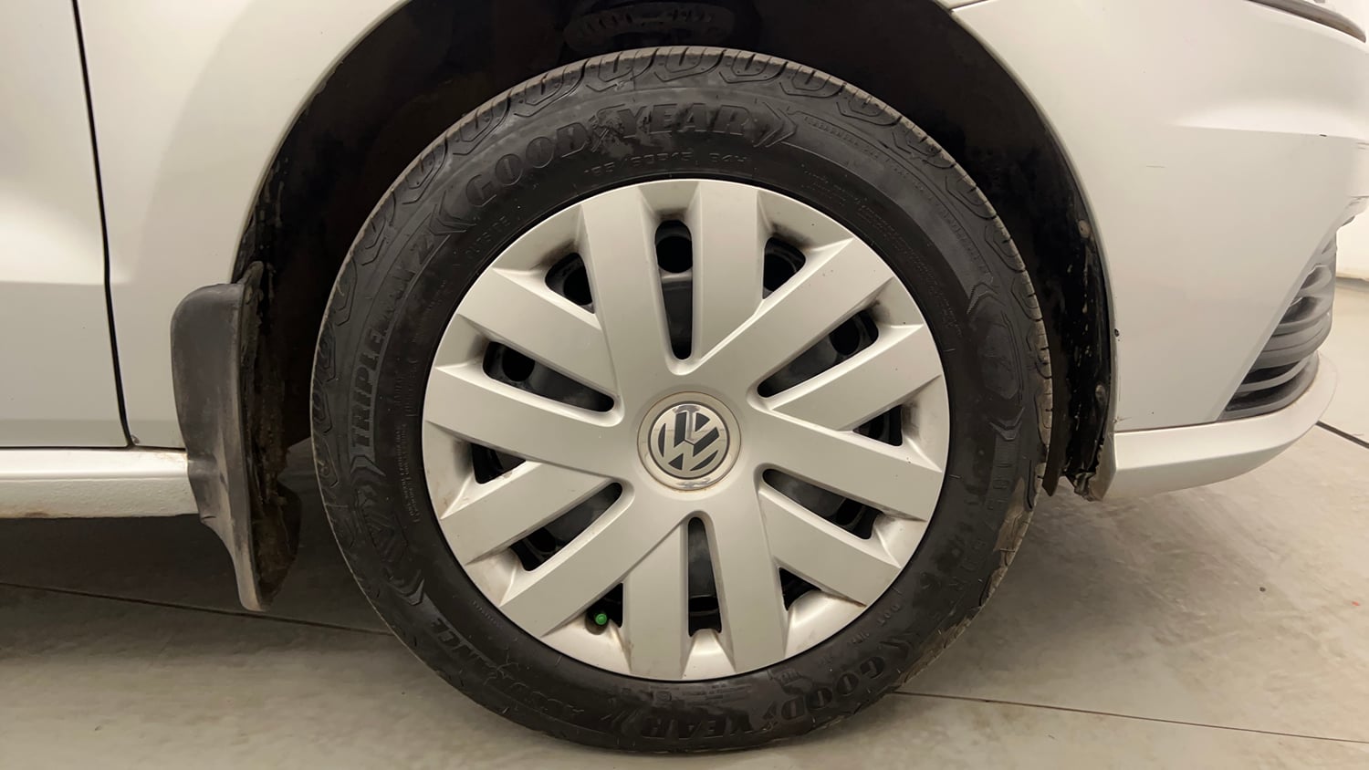 Used 2018 Volkswagen Ameo Comfortline 1.2L (P) Petrol Manual tyres RIGHT FRONT TYRE RIM VIEW