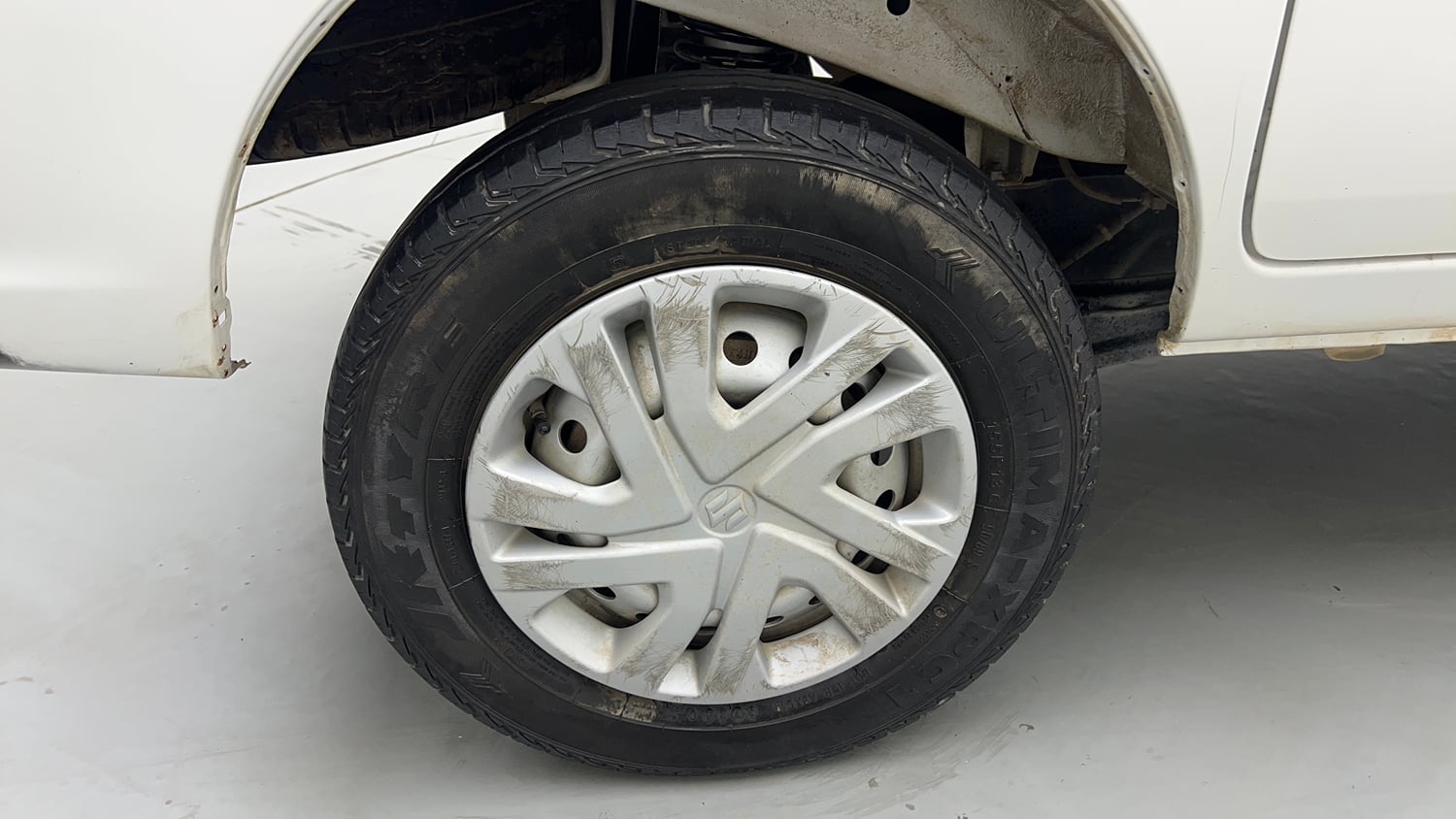 Used 2024 Maruti Suzuki Eeco 5 STR AC (O) CNG Cng Manual tyres RIGHT REAR TYRE RIM VIEW