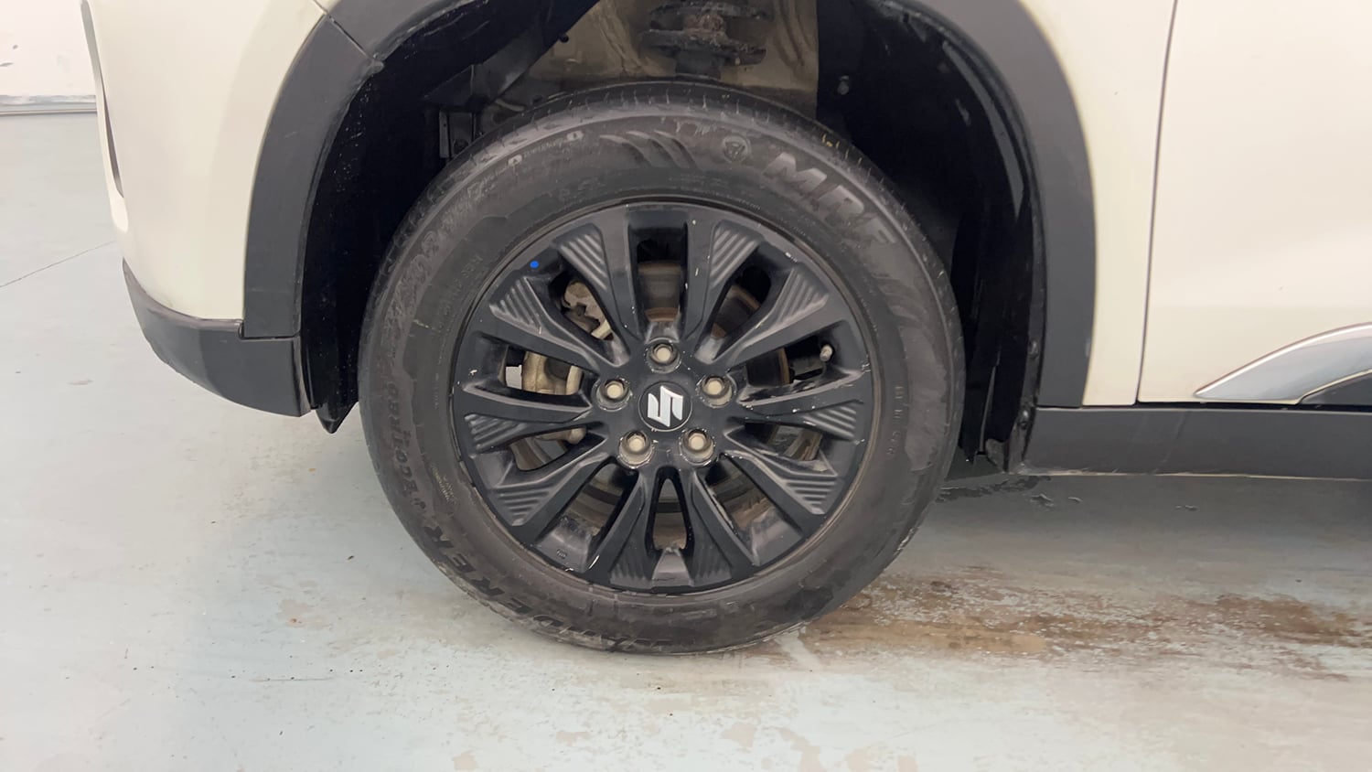 Used 2021 maruti-suzuki Vitara Brezza ZXi Petrol Manual tyres LEFT FRONT TYRE RIM VIEW