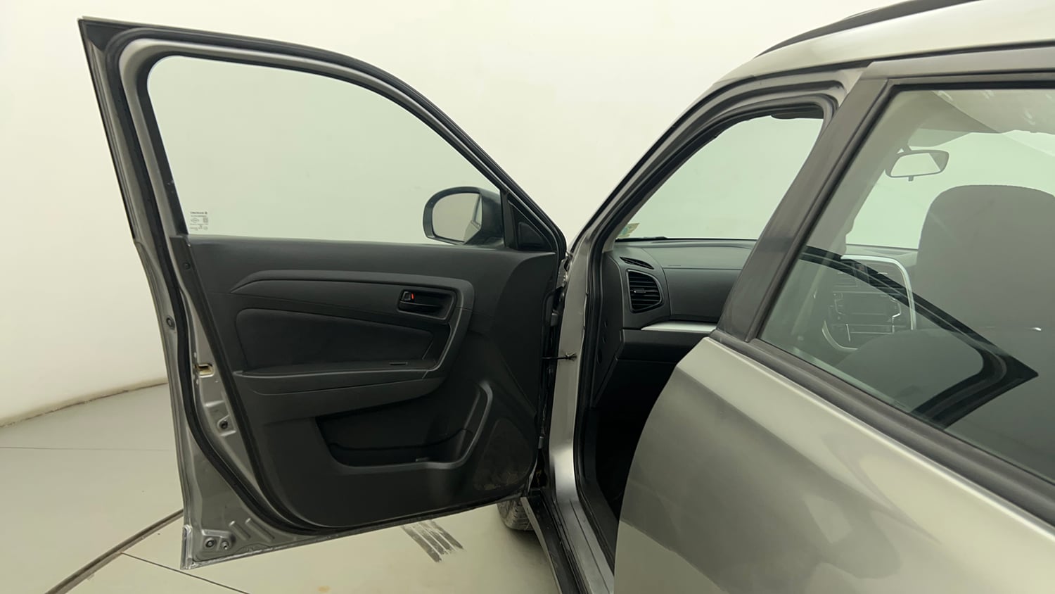 Used 2017 Maruti Suzuki Vitara Brezza [2016-2020] VDi Diesel Manual interior LEFT FRONT DOOR OPEN VIEW