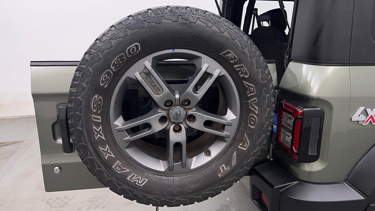 Used 2022 mahindra Thar LX Hard Top Petrol AT 4WD Petrol Automatic tyres SPARE TYRE VIEW