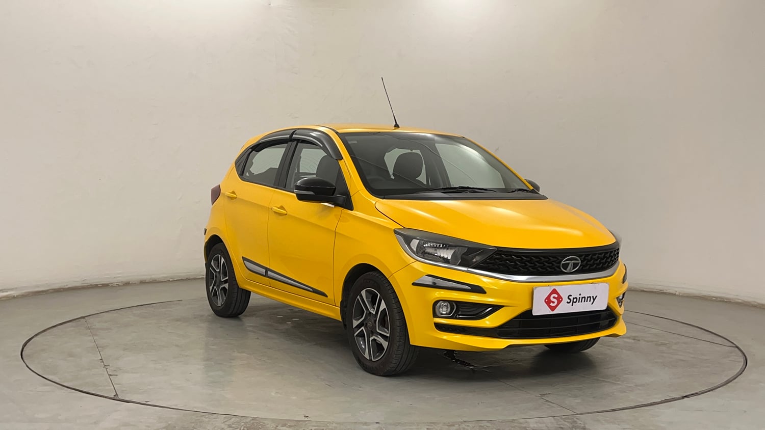Used 2020 Tata Tiago XZA Plus Petrol Automatic exterior RIGHT FRONT CORNER VIEW