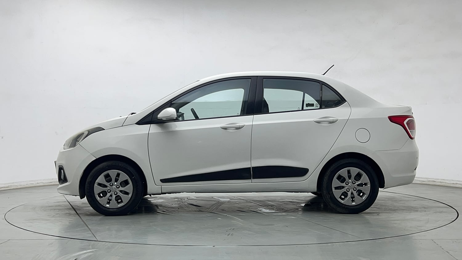 Used 2016 Hyundai Xcent S 1.2 Petrol Manual exterior LEFT SIDE VIEW