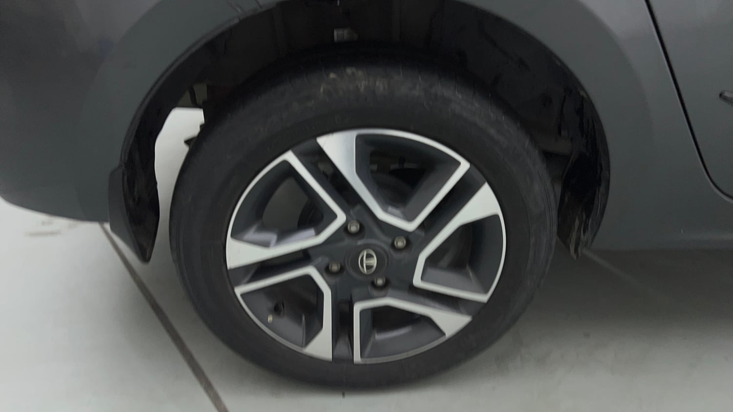 Used 2021 Tata Tigor XZ Plus Petrol Manual tyres RIGHT REAR TYRE RIM VIEW