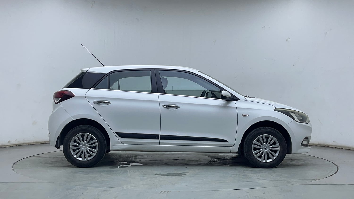 Used 2018 Hyundai Elite i20 Magna Executive 1.4 CRDI Diesel Manual exterior RIGHT SIDE VIEW