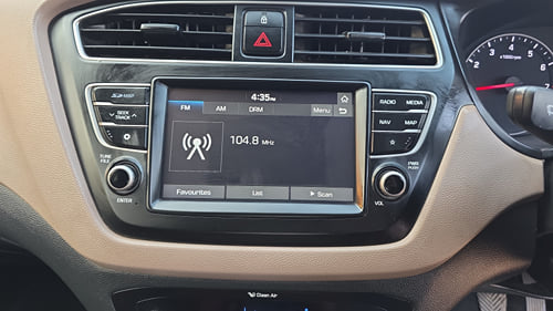 Used 2018 Hyundai Elite i20 Asta 1.2 Petrol Manual interior MUSIC SYSTEM & AC CONTROL VIEW