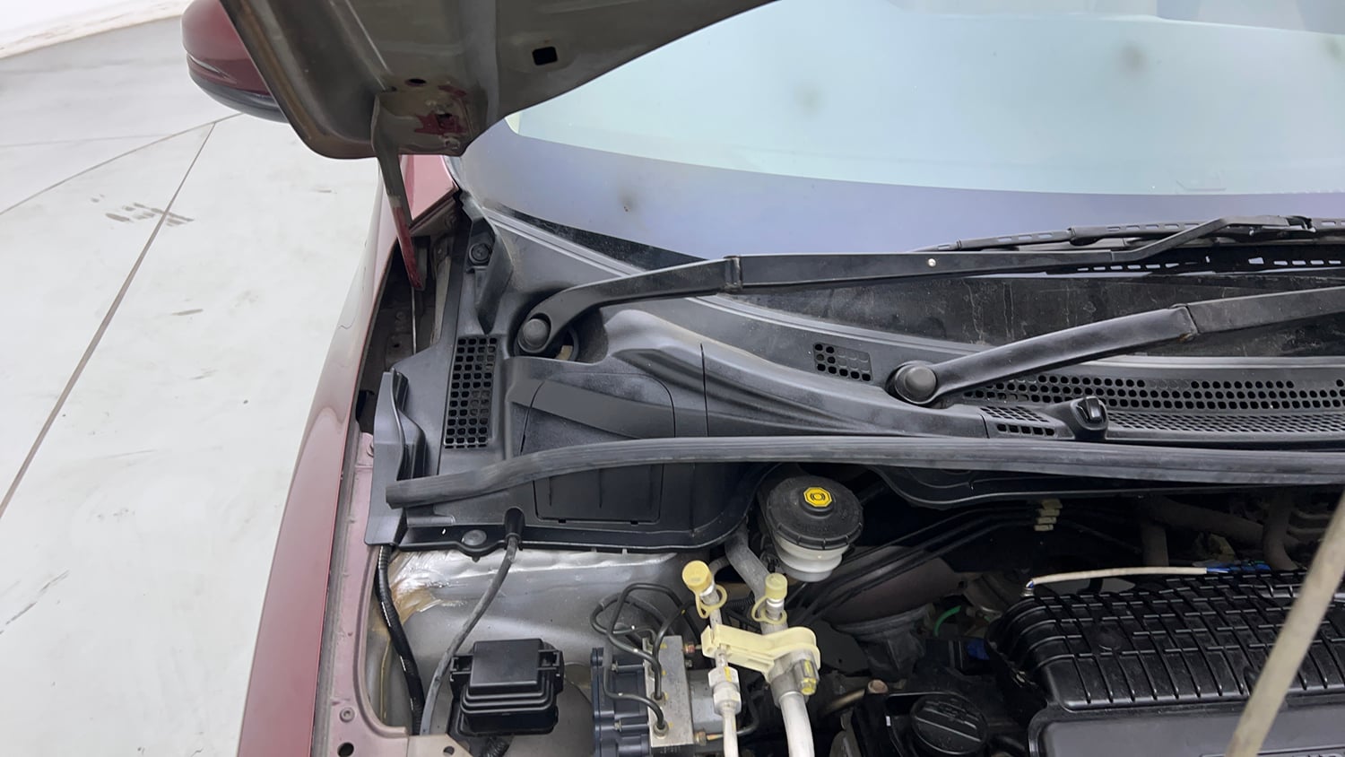 Used 2015 Honda City V Petrol Manual engine ENGINE RIGHT SIDE HINGE & APRON VIEW